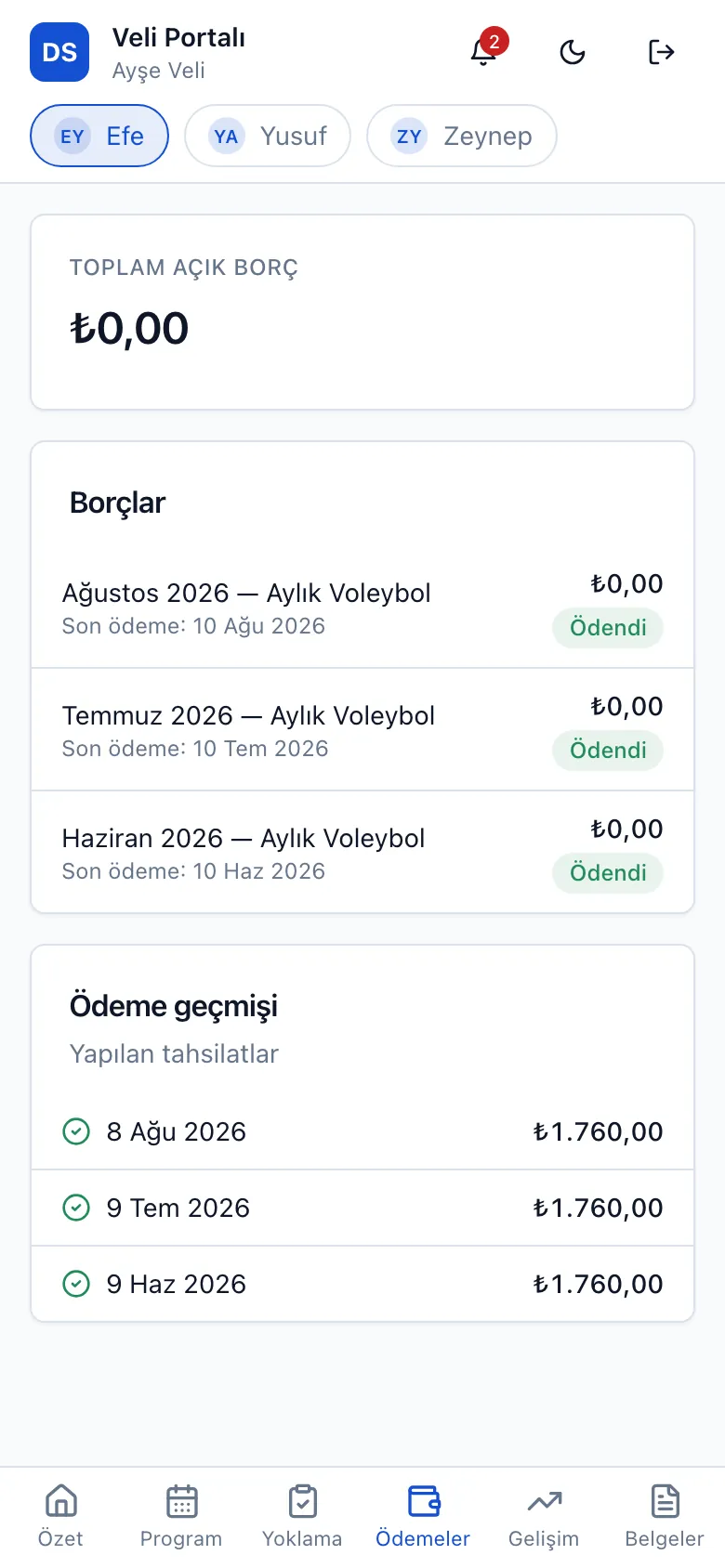 Veli portalı ödemeler ekranı: tahakkuk eden aidatlar, ödenenler ve açık borç.